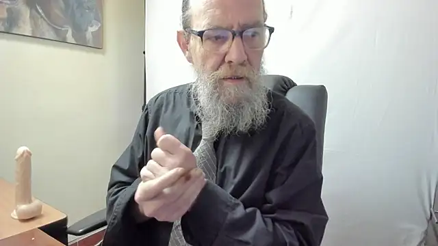 Snapshot of Uncle_Hottie chatting on 03-07-26, 04:45 Uncle Hottie online show from 03-07-26, 04:45
