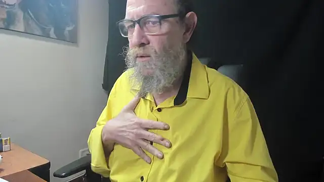 Snapshot of Uncle_Hottie chatting on 02-05-26, 02:57 Uncle Hottie online show from 02-05-26, 02:57