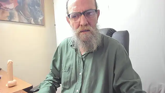 Snapshot of Uncle_Hottie chatting on 02-25-26, 06:30 Uncle Hottie online show from 02-25-26, 06:30