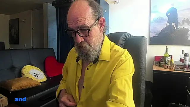 Snapshot of Uncle_Hottie chatting on 06-03-26, 09:30 Uncle Hottie online show from 06-03-26, 09:30
