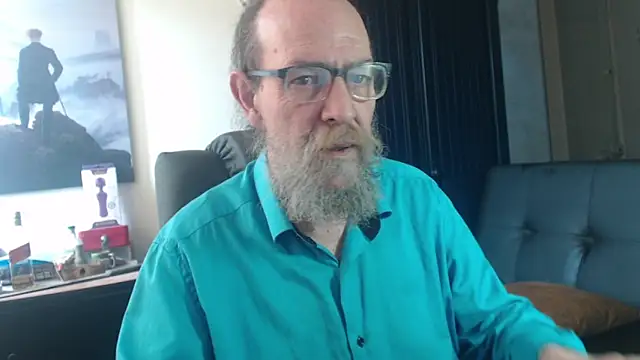 Snapshot of Uncle_Hottie chatting on 07-16-26, 04:26 Uncle Hottie online show from 07-16-26, 04:26