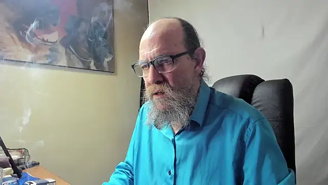 Snapshot of Uncle_Hottie chatting on 01-16-26, 03:38 Uncle Hottie online show from 01-16-26, 03:38