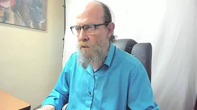 Snapshot of Uncle_Hottie chatting on 02-14-26, 08:20 Uncle Hottie online show from 02-14-26, 08:20