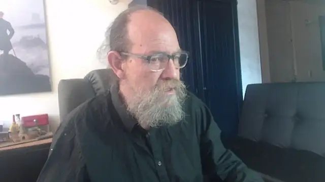 Snapshot of Uncle_Hottie chatting on 07-28-26, 03:54 Uncle Hottie online show from 07-28-26, 03:54