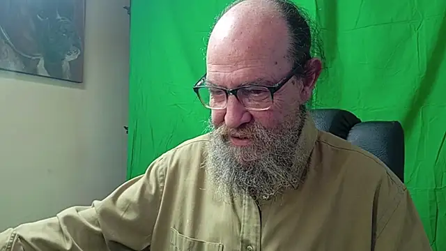 Snapshot of Uncle_Hottie chatting on 03-24-26, 04:40 Uncle Hottie online show from 03-24-26, 04:40