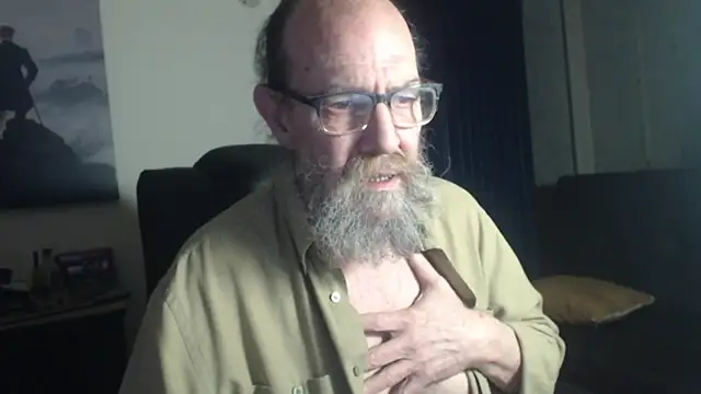 Snapshot of Uncle_Hottie chatting on 07-14-26, 02:05 Uncle Hottie online show from 07-14-26, 02:05
