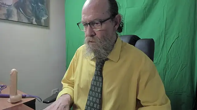 Snapshot of Uncle_Hottie chatting on 03-18-26, 04:41 Uncle Hottie online show from 03-18-26, 04:41