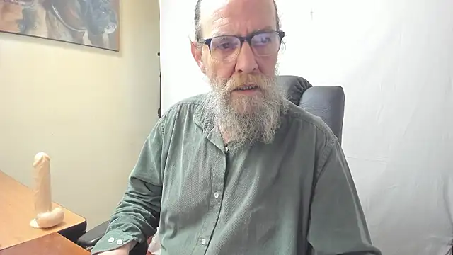 Snapshot of Uncle_Hottie chatting on 03-04-26, 06:04 Uncle Hottie online show from 03-04-26, 06:04