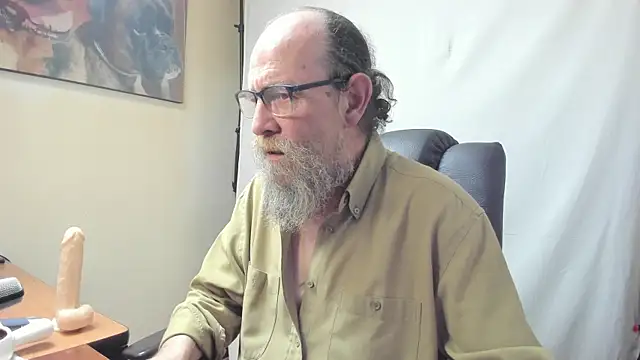 Snapshot of Uncle_Hottie chatting on 02-18-26, 10:06 Uncle Hottie online show from 02-18-26, 10:06