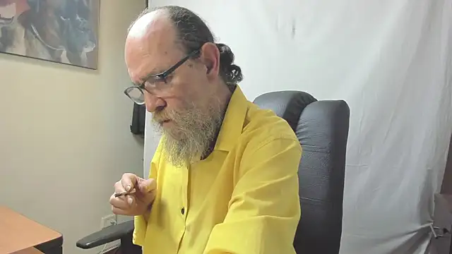 Snapshot of Uncle_Hottie chatting on 02-16-26, 10:07 Uncle Hottie online show from 02-16-26, 10:07