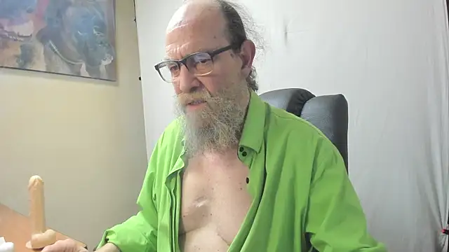 Snapshot of Uncle_Hottie chatting on 02-24-26, 09:15 Uncle Hottie online show from 02-24-26, 09:15