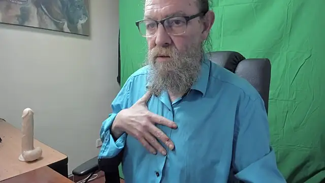 Snapshot of Uncle_Hottie chatting on 03-10-26, 05:17 Uncle Hottie online show from 03-10-26, 05:17