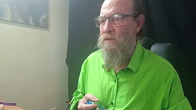 Snapshot of Uncle_Hottie chatting on 03-30-26, 05:36 Uncle Hottie online show from 03-30-26, 05:36