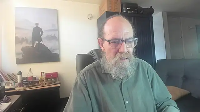 Snapshot of Uncle_Hottie chatting on 07-26-26, 03:08 Uncle Hottie online show from 07-26-26, 03:08