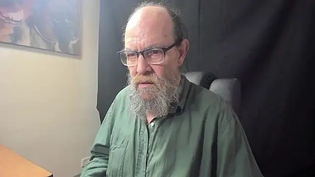 Snapshot of Uncle_Hottie chatting on 02-02-26, 04:06 Uncle Hottie online show from 02-02-26, 04:06