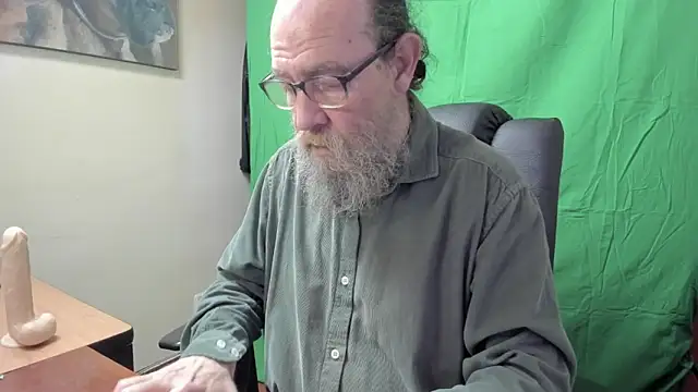 Snapshot of Uncle_Hottie chatting on 03-12-26, 04:11 Uncle Hottie online show from 03-12-26, 04:11