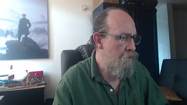 Snapshot of Uncle_Hottie chatting on 06-30-26, 04:29 Uncle Hottie online show from 06-30-26, 04:29