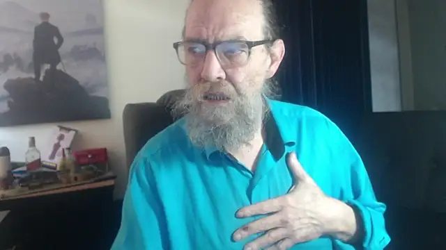 Snapshot of Uncle_Hottie chatting on 07-29-26, 03:22 Uncle Hottie online show from 07-29-26, 03:22