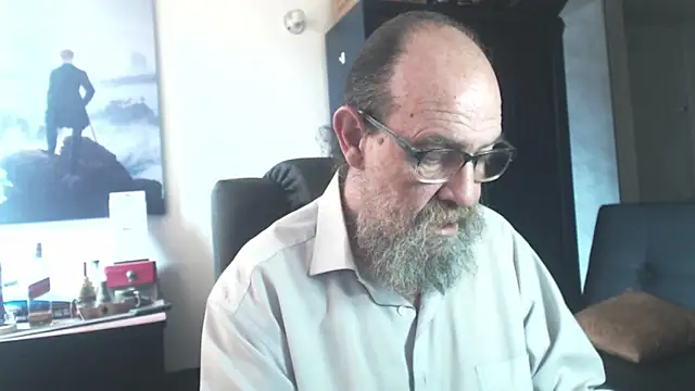 Snapshot of Uncle_Hottie chatting on 07-10-26, 03:12 Uncle Hottie online show from 07-10-26, 03:12