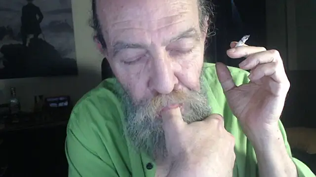 Snapshot of Uncle_Hottie chatting on 07-04-26, 05:03 Uncle Hottie online show from 07-04-26, 05:03