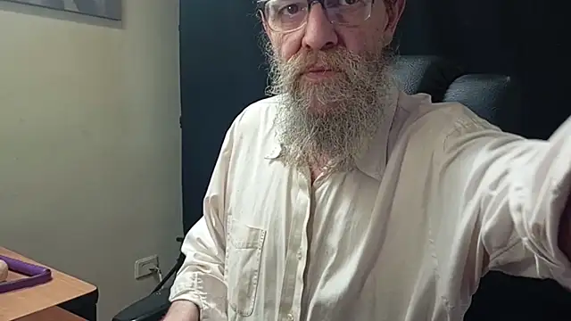 Snapshot of Uncle_Hottie chatting on 04-02-26, 04:02 Uncle Hottie online show from 04-02-26, 04:02