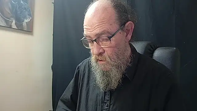 Snapshot of Uncle_Hottie chatting on 04-11-26, 05:27 Uncle Hottie online show from 04-11-26, 05:27