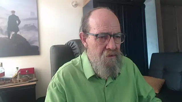 Snapshot of Uncle_Hottie chatting on 07-03-26, 04:57 Uncle Hottie online show from 07-03-26, 04:57