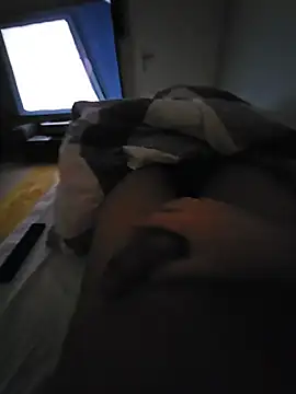 Snapshot of sensualman90 chatting on 06-12-26, 04:43 sensualman90 online show from 06-12-26, 04:43