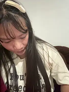 Snapshot of Suni-ii chatting on 04-20-26, 12:52 Suni-ii online show from 04-20-26, 12:52