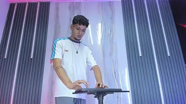 Snapshot of Lucas_hot_20 chatting on 02-26-26, 07:41 Lucas hot 20 online show from 02-26-26, 07:41