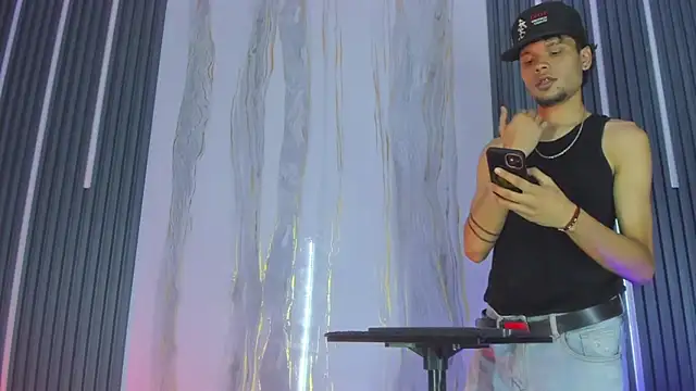 Snapshot of Lucas_hot_20 chatting on 02-20-26, 06:26 Lucas hot 20 online show from 02-20-26, 06:26