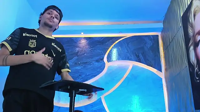 Snapshot of Lucas_hot_20 chatting on 02-17-26, 04:54 Lucas hot 20 online show from 02-17-26, 04:54