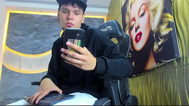 Snapshot of Lucas_hot_20 chatting on 01-19-26, 08:07 Lucas hot 20 online show from 01-19-26, 08:07