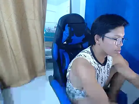 Snapshot of holly_oreo chatting on 06-24-26, 02:48 holly oreo online show from 06-24-26, 02:48
