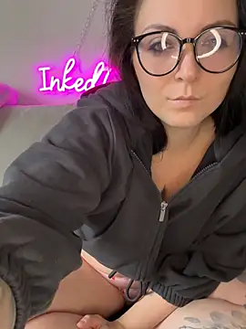 Snapshot of InkedCurly_L chatting on 02-01-26, 11:19 InkedCurly L online show from 02-01-26, 11:19