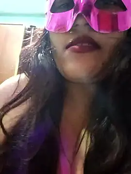 Snapshot of 01Roshani chatting on 01-07-26, 06:07 01Roshani online show from 01-07-26, 06:07