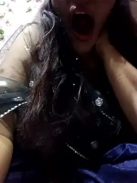 Snapshot of 01Roshani chatting on 01-06-26, 10:52 01Roshani online show from 01-06-26, 10:52