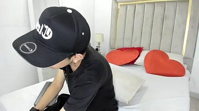 julian xx online show from 02-10-26, 07:57