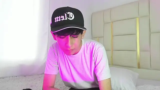 julian xx online show from 06-02-26, 07:47