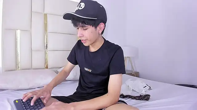 julian xx online show from 07-23-26, 07:32