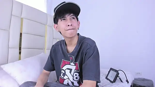 julian xx online show from 07-15-26, 07:54