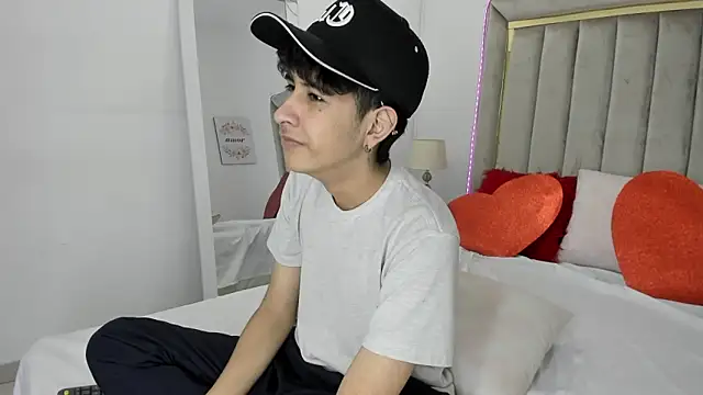 julian xx online show from 02-07-26, 07:44