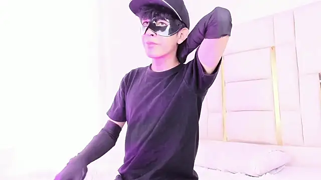 julian xx online show from 06-15-26, 07:24