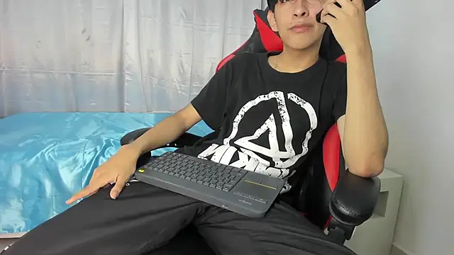 julian xx online show from 05-07-26, 07:28