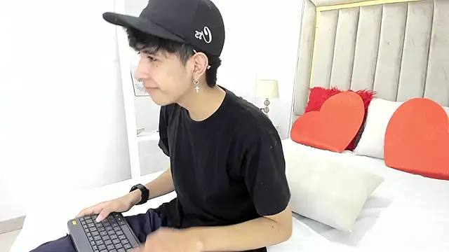 julian xx online show from 02-11-26, 06:41