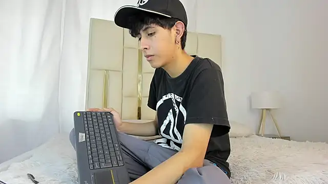 julian xx online show from 07-13-26, 07:35