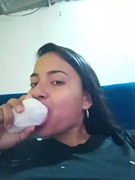 Snapshot of Maliha_21 chatting on 06-18-26, 09:09 Maliha 21 online show from 06-18-26, 09:09