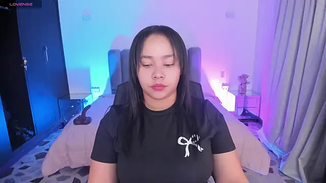 ThaliaBrookss  online show from 06-18-26, 04:55