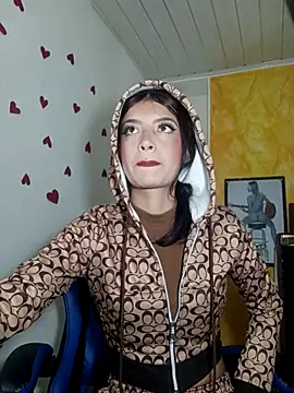 honeyluxe  online show from 03-13-26, 04:17