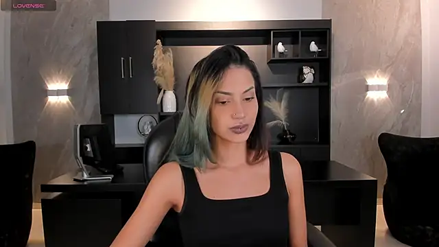 Snapshot of KayraLanne chatting on 06-17-26, 04:01 KayraLanne online show from 06-17-26, 04:01